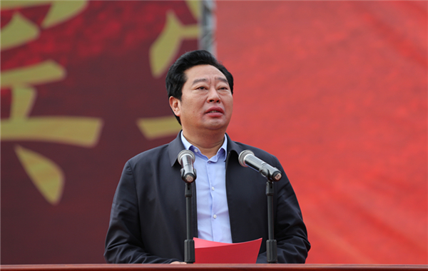 市委书记刘中伯在致辞中代表市委,市人大,市政府